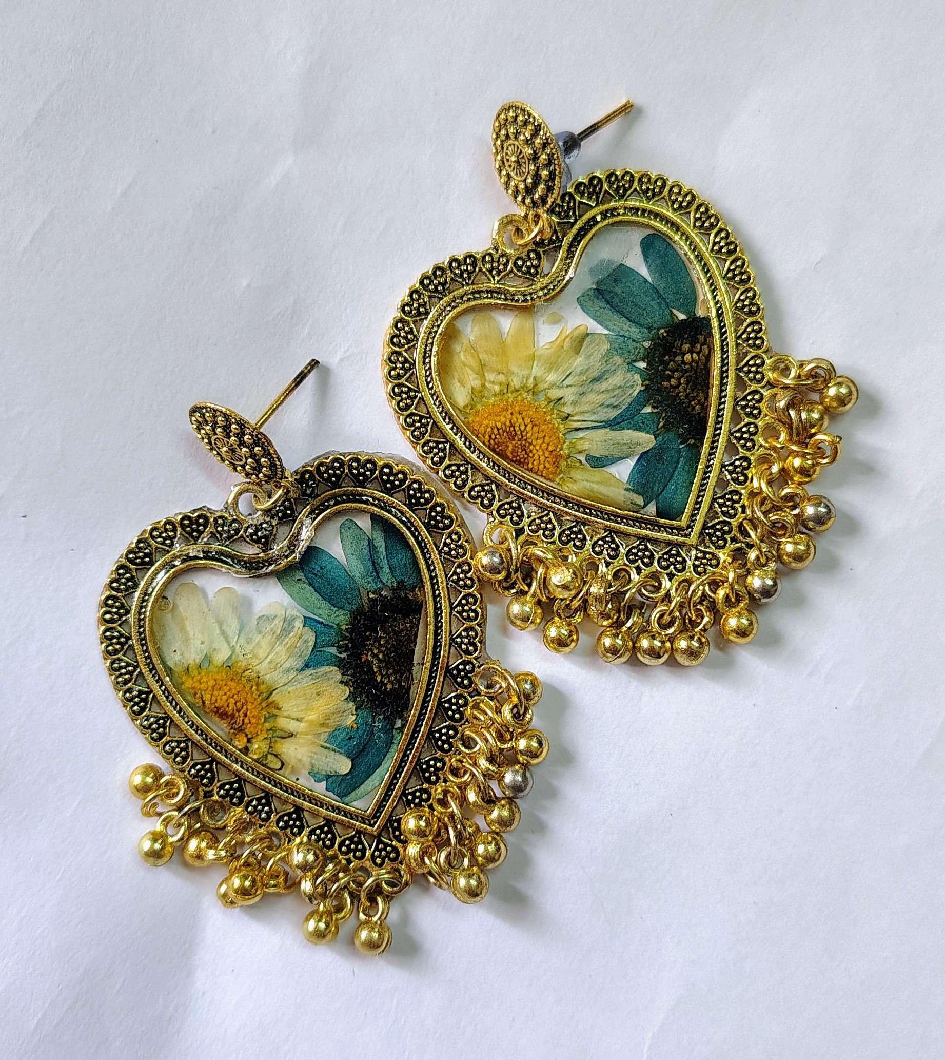 Golden Daisy Heart - Image 1